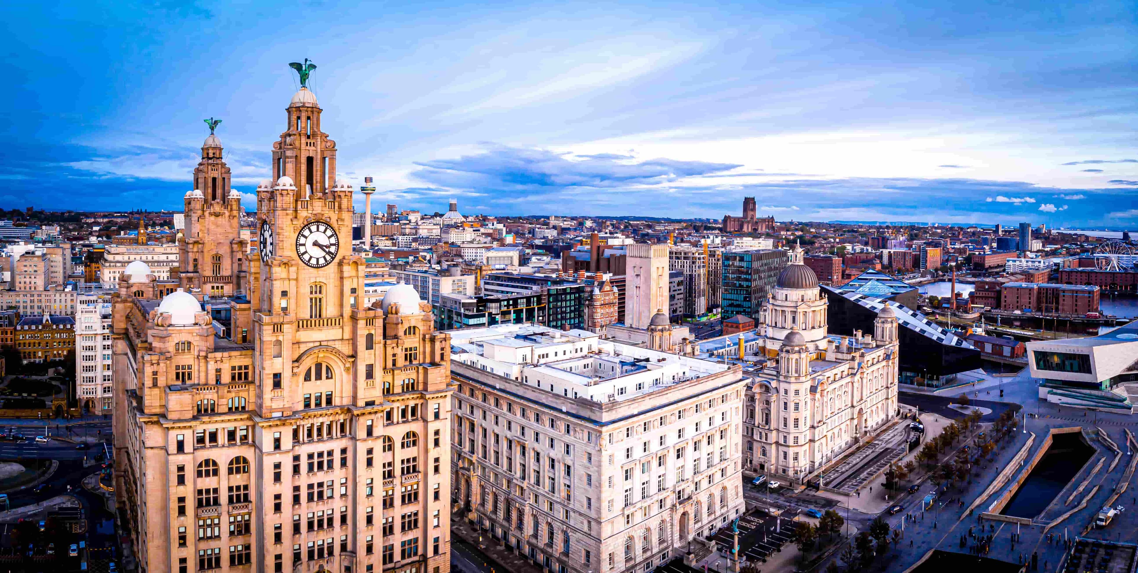 Accountancy Training at Reed Business School Liverpool background